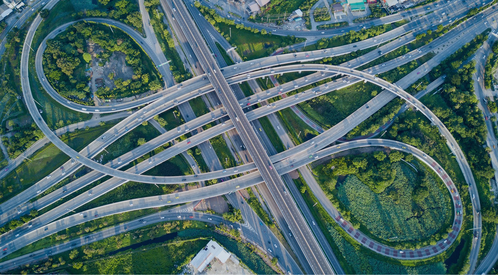 複雑な高速道路の写真